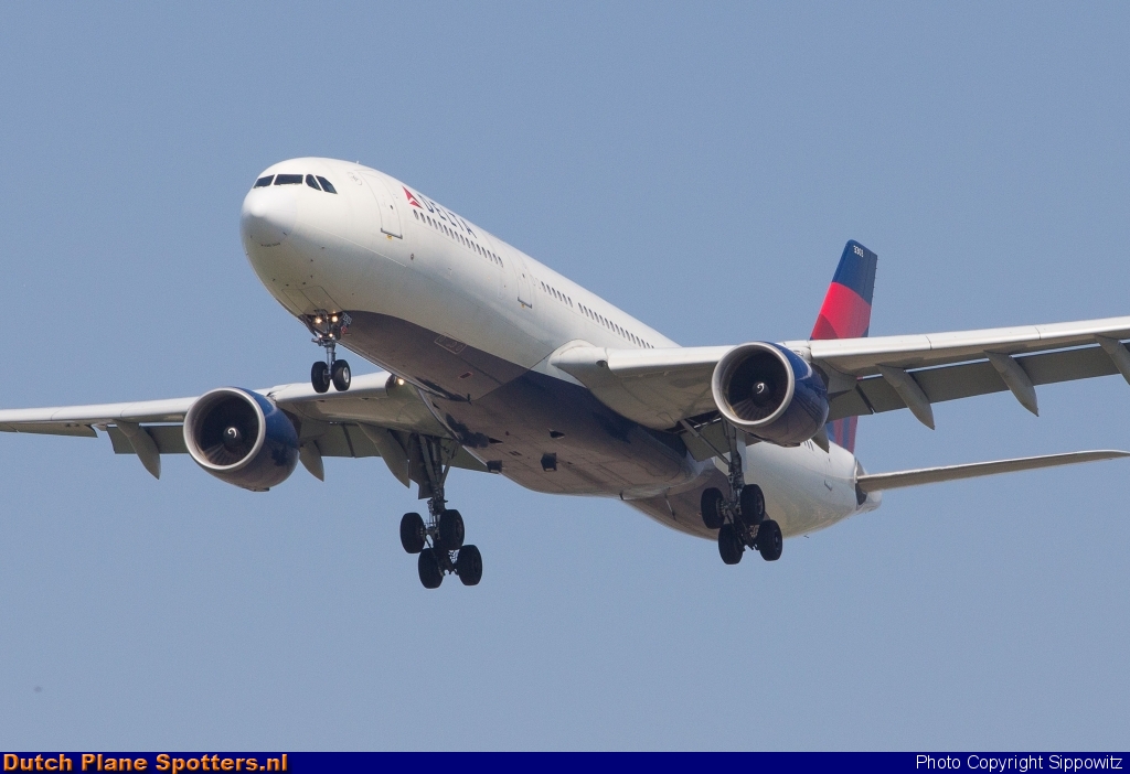 N803NW Airbus A330-300 Delta Airlines by Sippowitz