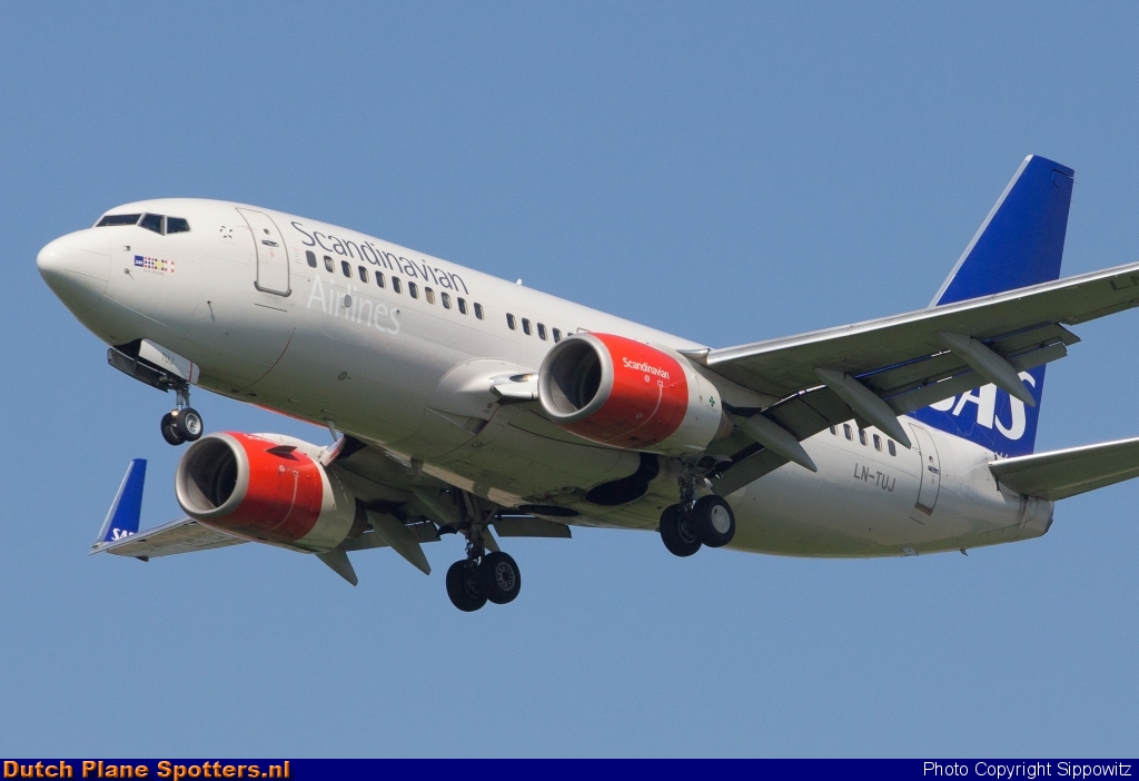 LN-TUJ Boeing 737-700 SAS Scandinavian Airlines by Sippowitz