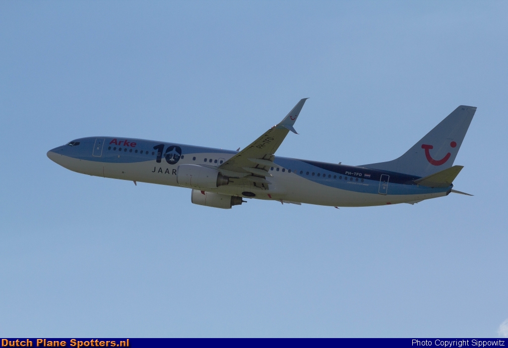 PH-TFD Boeing 737-800 ArkeFly by Sippowitz
