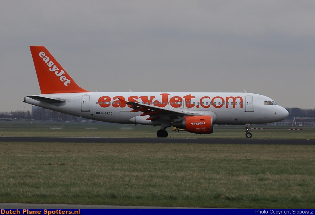 G-EZDC Airbus A319 easyJet by Sippowitz