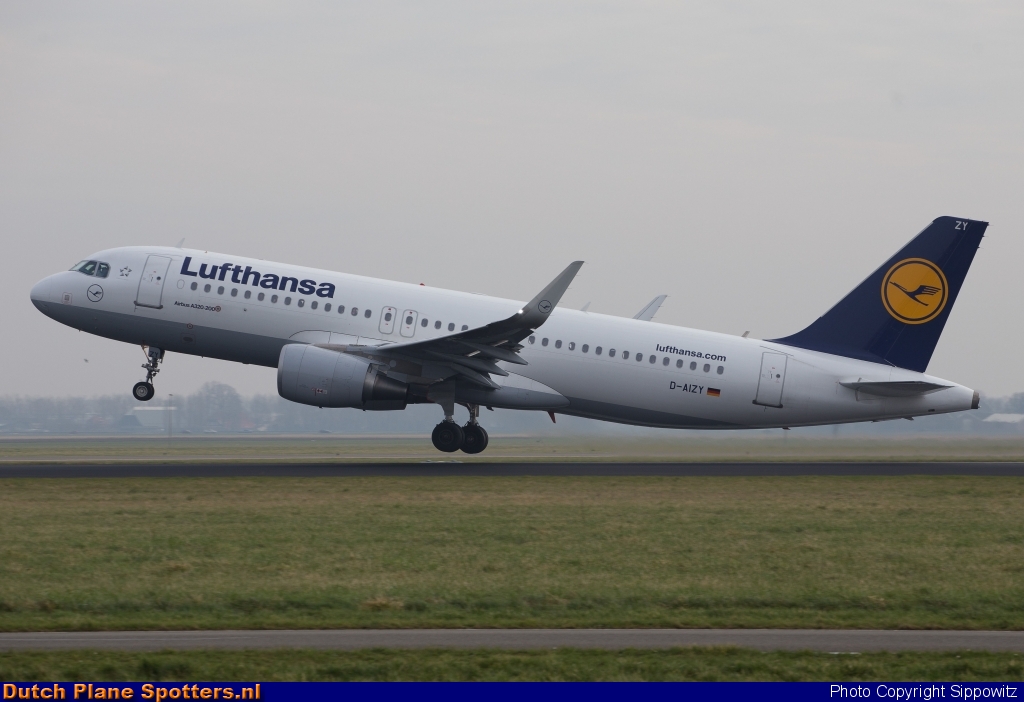D-AIZY Airbus A320 Lufthansa by Sippowitz