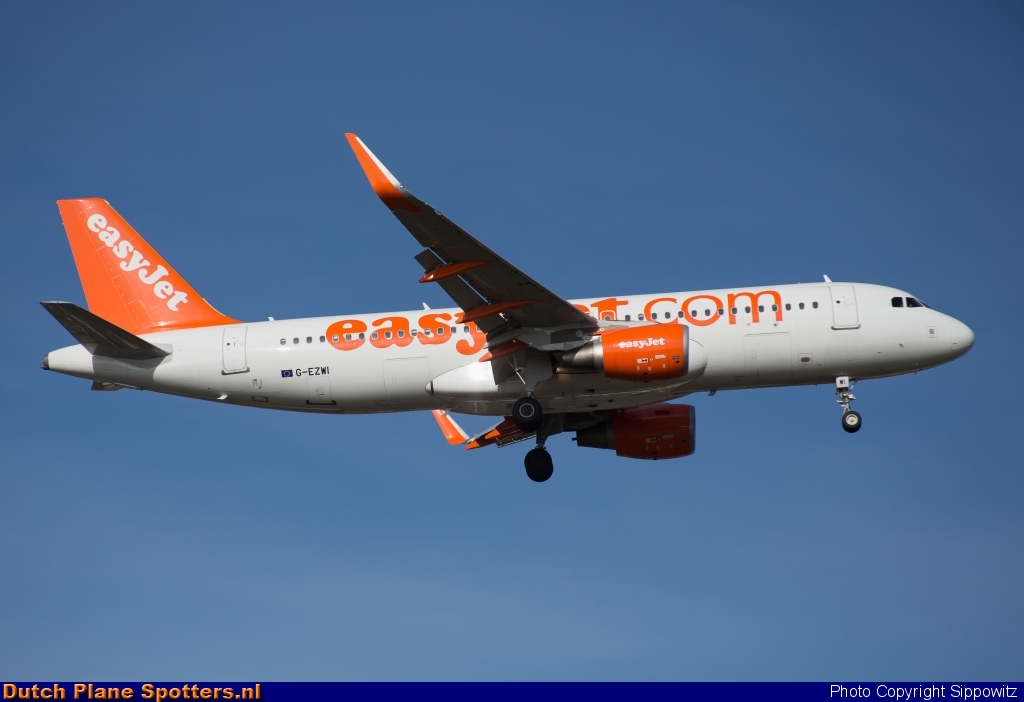 G-EZWI Airbus A320 easyJet by Sippowitz