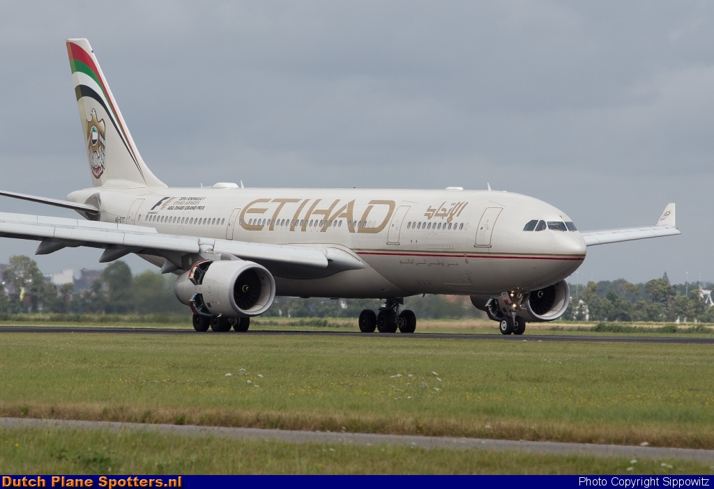 A6-EYT Airbus A330-200 Etihad by Sippowitz
