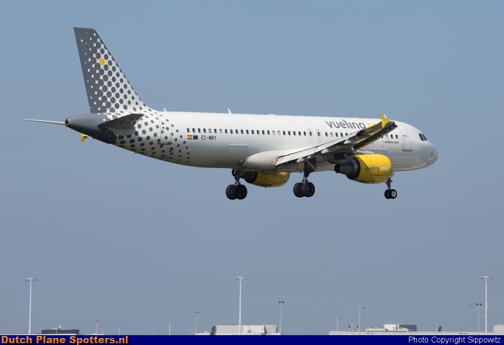 EC-MBY Airbus A320 Vueling.com by Sippowitz