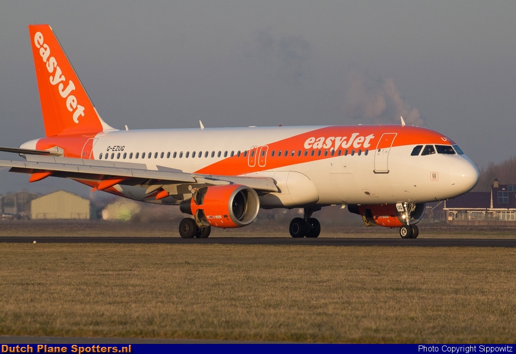 G-EZUG Airbus A320 easyJet by Sippowitz