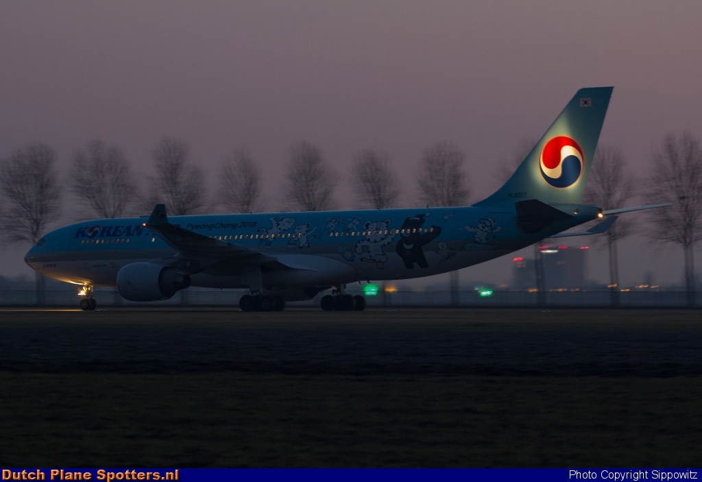 HL8227 Airbus A330-200 Korean Air by Sippowitz