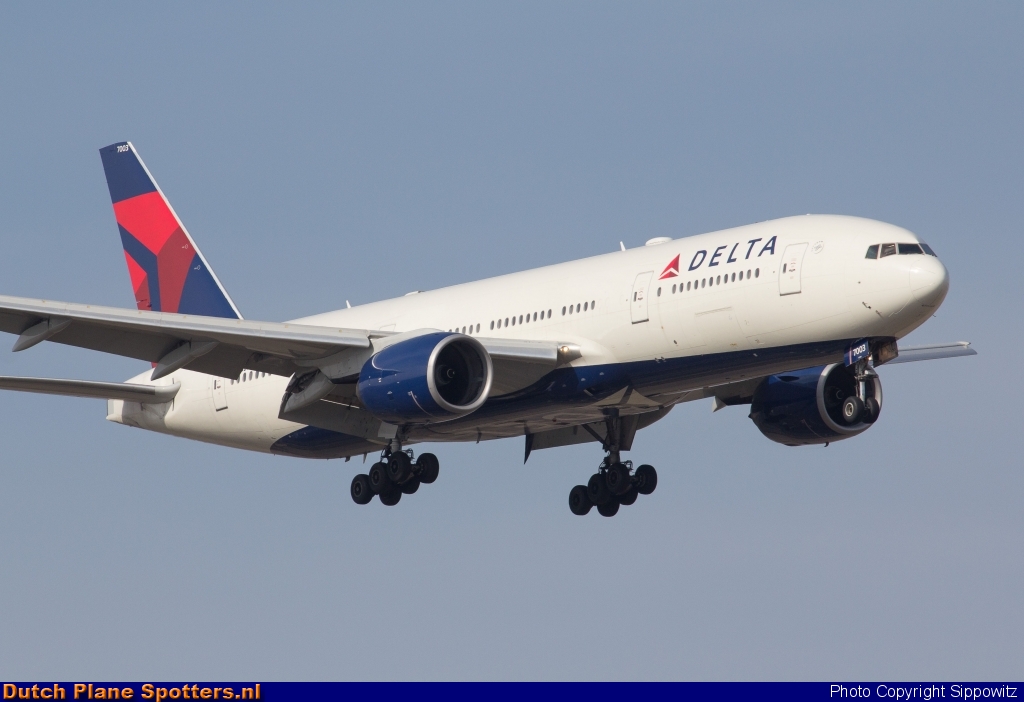N862DA Boeing 777-200 Delta Airlines by Sippowitz
