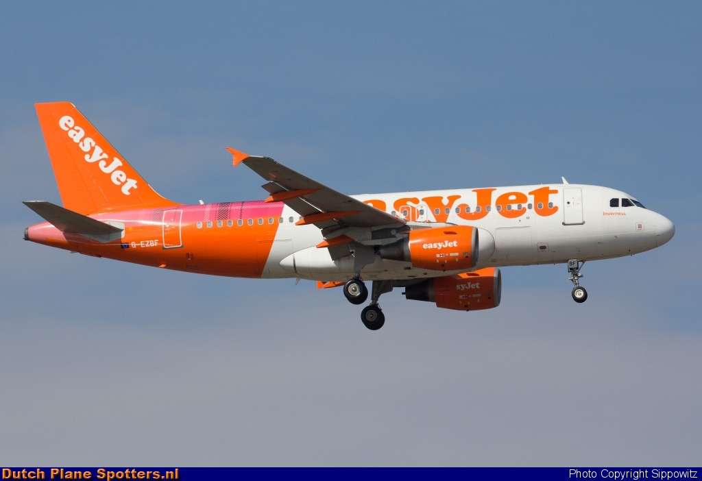 G-EZBF Airbus A319 easyJet by Sippowitz