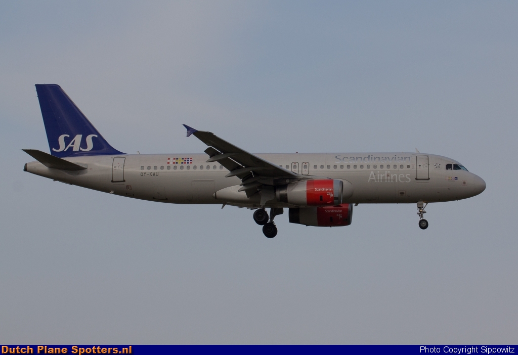 OY-KAU Airbus A320 SAS Scandinavian Airlines by Sippowitz