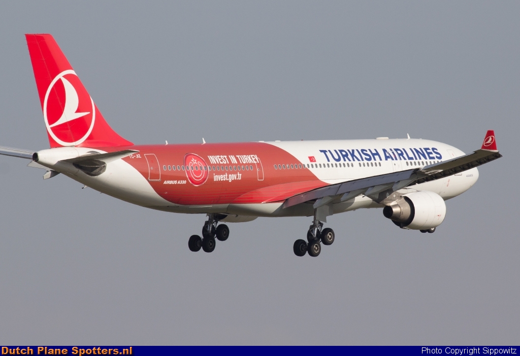 TC-JIZ Airbus A330-200 Turkish Airlines by Sippowitz