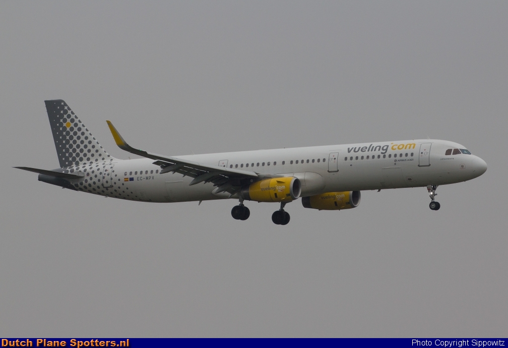 EC-MPV Airbus A321 Vueling.com by Sippowitz