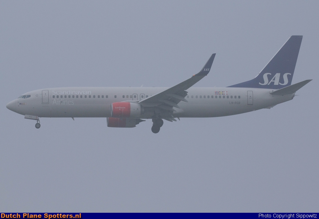 LN-RGB Boeing 737-800 SAS Scandinavian Airlines by Sippowitz