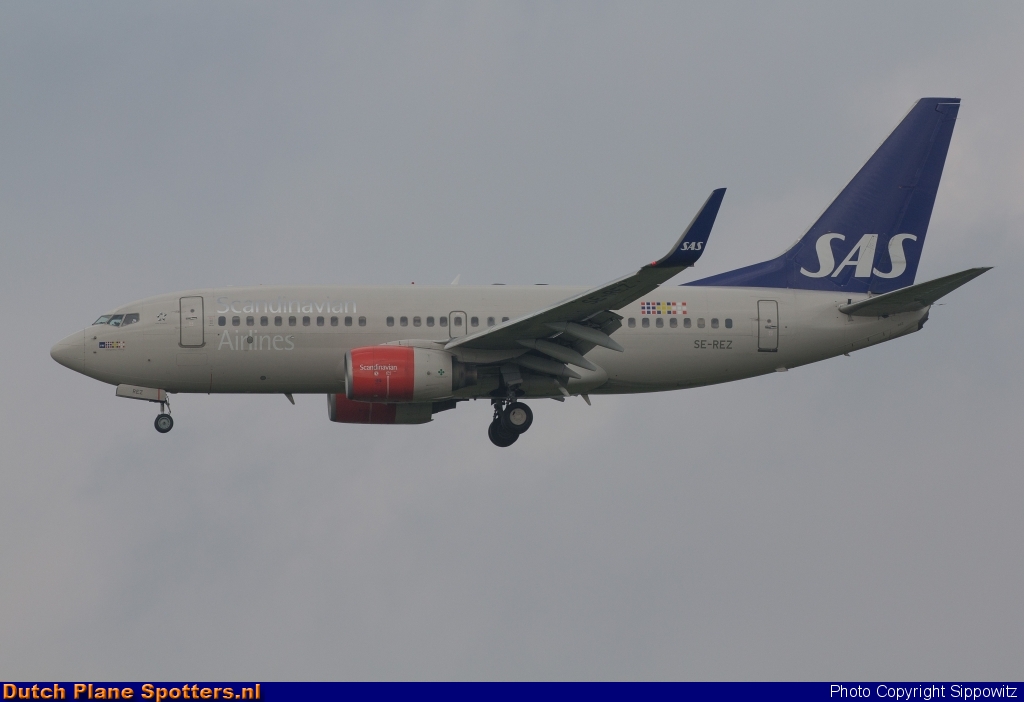 SE-REZ Boeing 737-700 SAS Scandinavian Airlines by Sippowitz