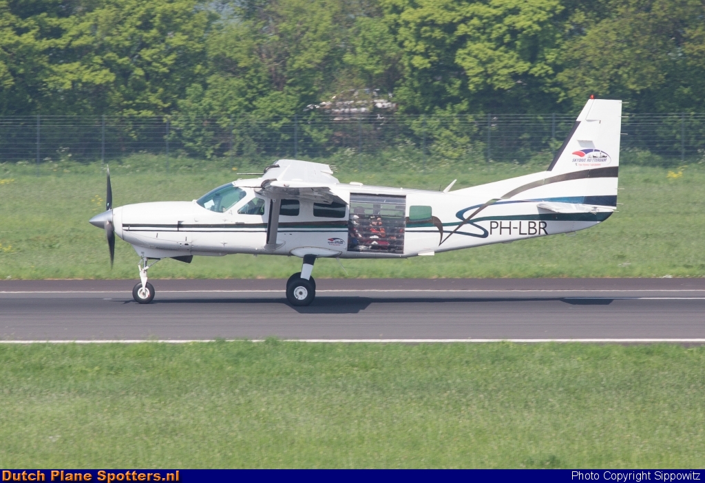 PH-LBR Cessna 208 Caravan Skydive Rotterdam by Sippowitz