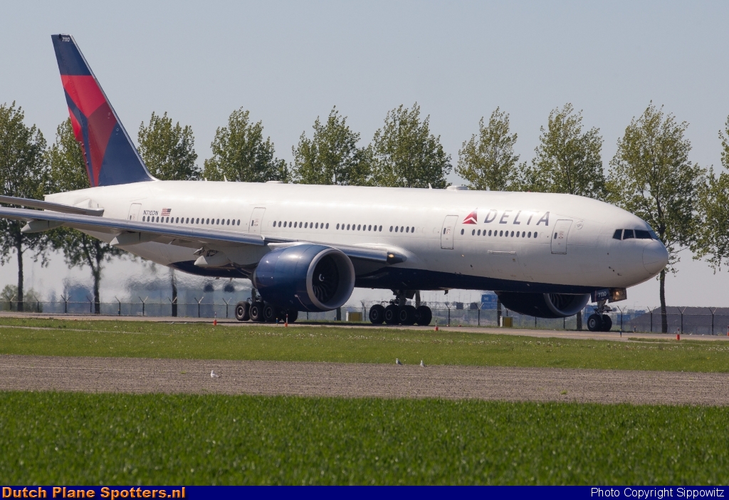N710DN Boeing 777-200 Delta Airlines by Sippowitz