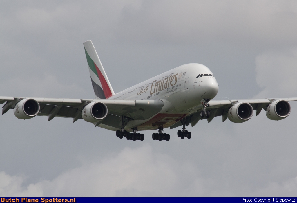A6-EES Airbus A380-800 Emirates by Sippowitz