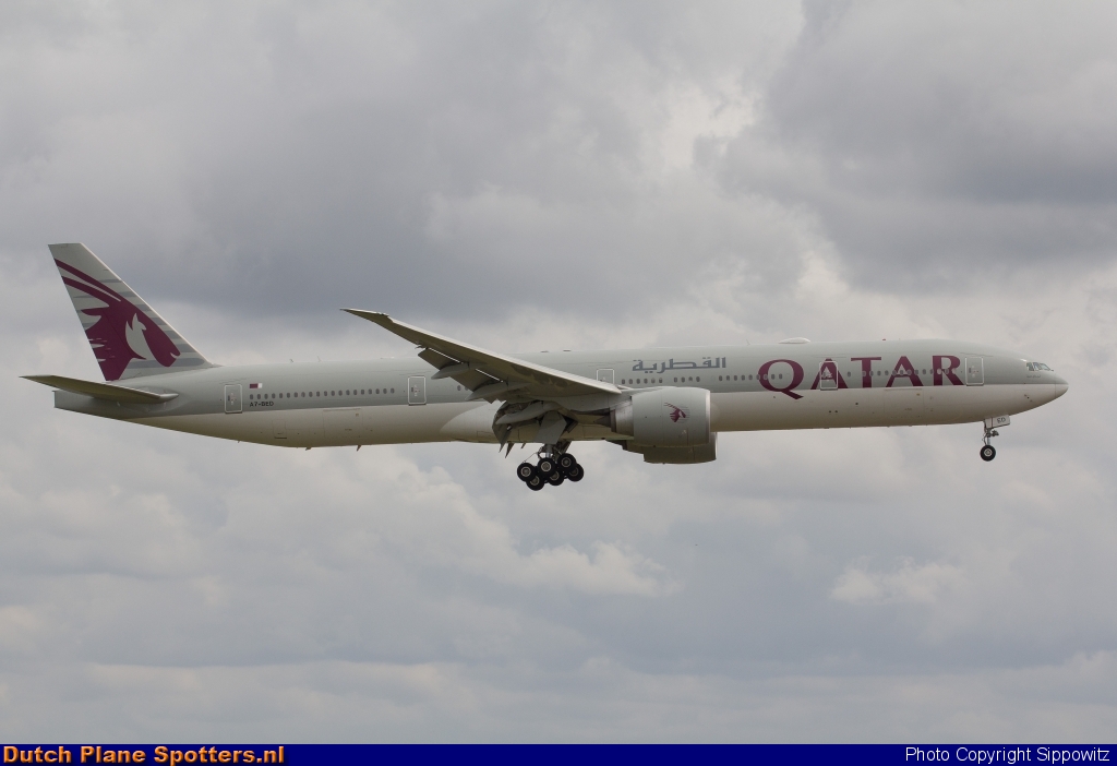 A7-BED Boeing 777-300 Qatar Airways by Sippowitz