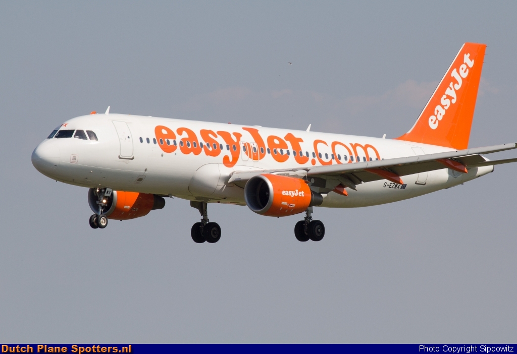 G-EZWX Airbus A320 easyJet by Sippowitz
