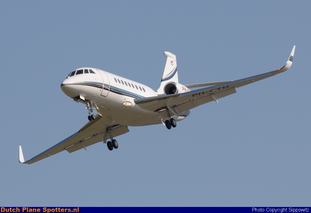 PH-CTH Dassault Falcon 2000LX Private by Sippowitz