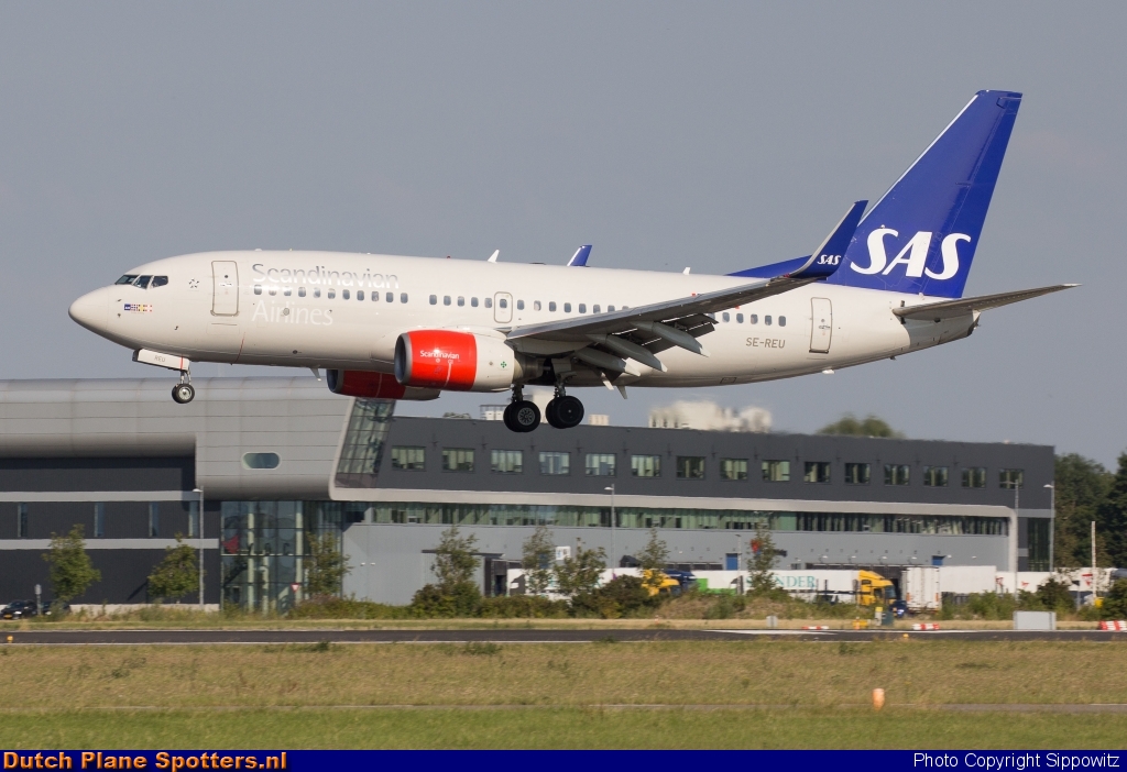 SE-REU Boeing 737-700 SAS Scandinavian Airlines by Sippowitz