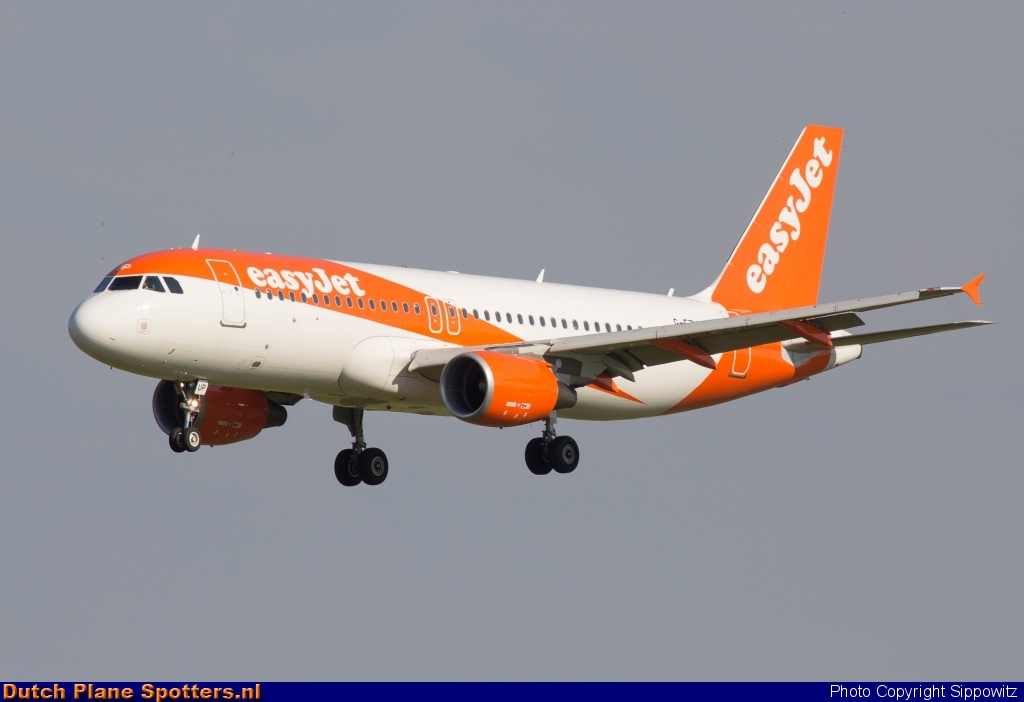 G-EZUP Airbus A320 easyJet by Sippowitz