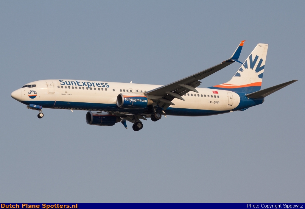 TC-SNP Boeing 737-800 SunExpress by Sippowitz