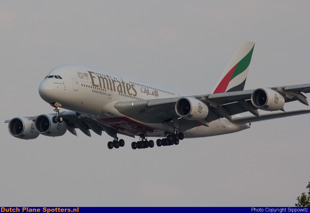 A6-EEN Airbus A380-800 Emirates by Sippowitz