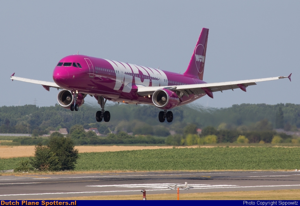 TF-SON Airbus A321 WOW air by Sippowitz