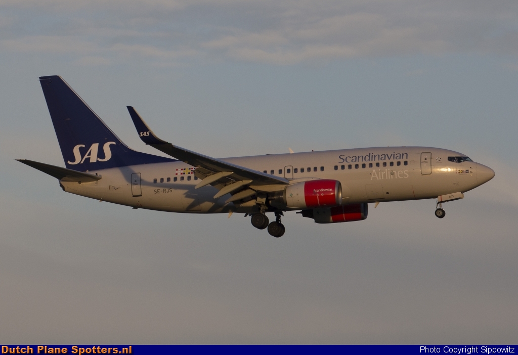 SE-RJS Boeing 737-700 SAS Scandinavian Airlines by Sippowitz