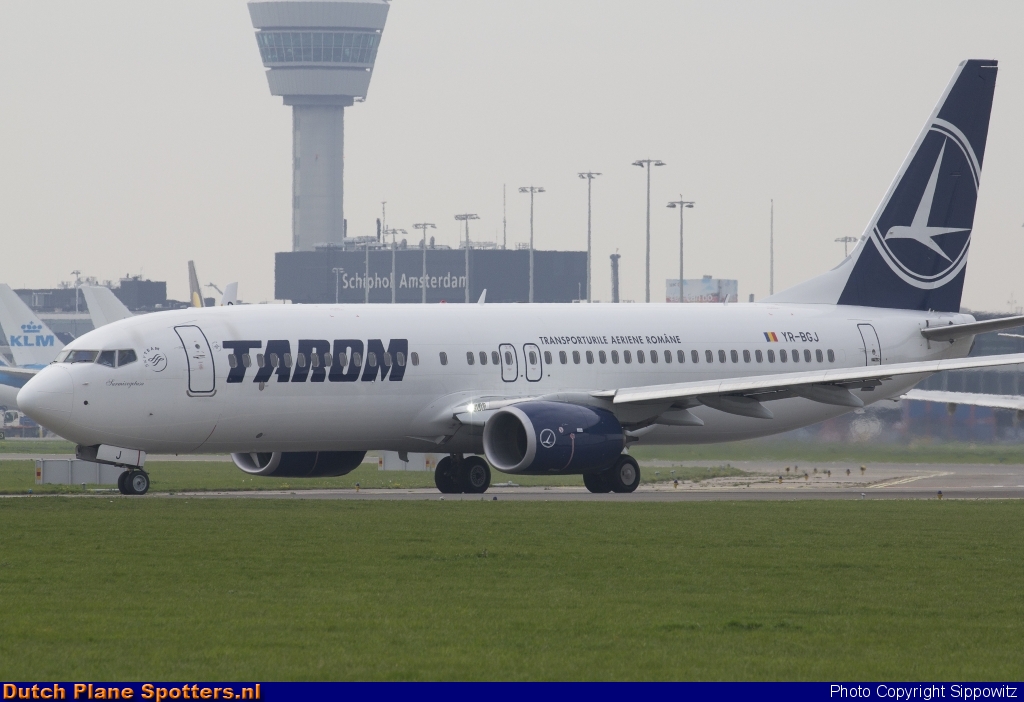 YR-BGJ Boeing 737-800 TAROM by Sippowitz