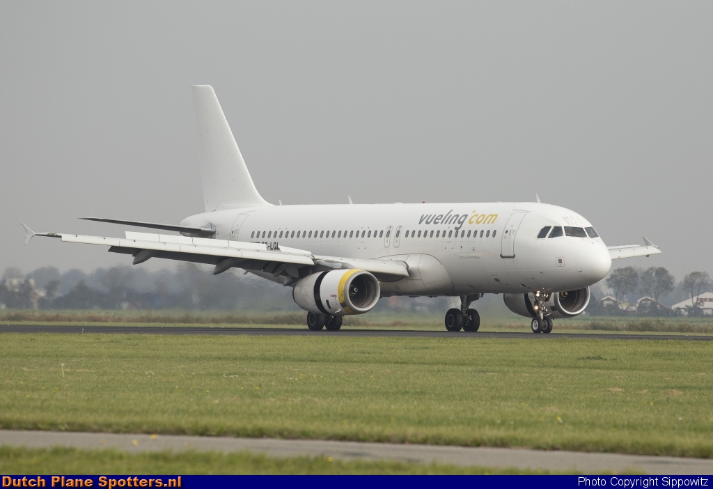 EC-LQL Airbus A320 Vueling.com by Sippowitz