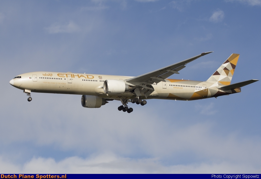 A6-ETC Boeing 777-300 Etihad by Sippowitz