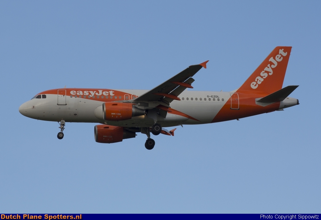 G-EZDL Airbus A319 easyJet by Sippowitz