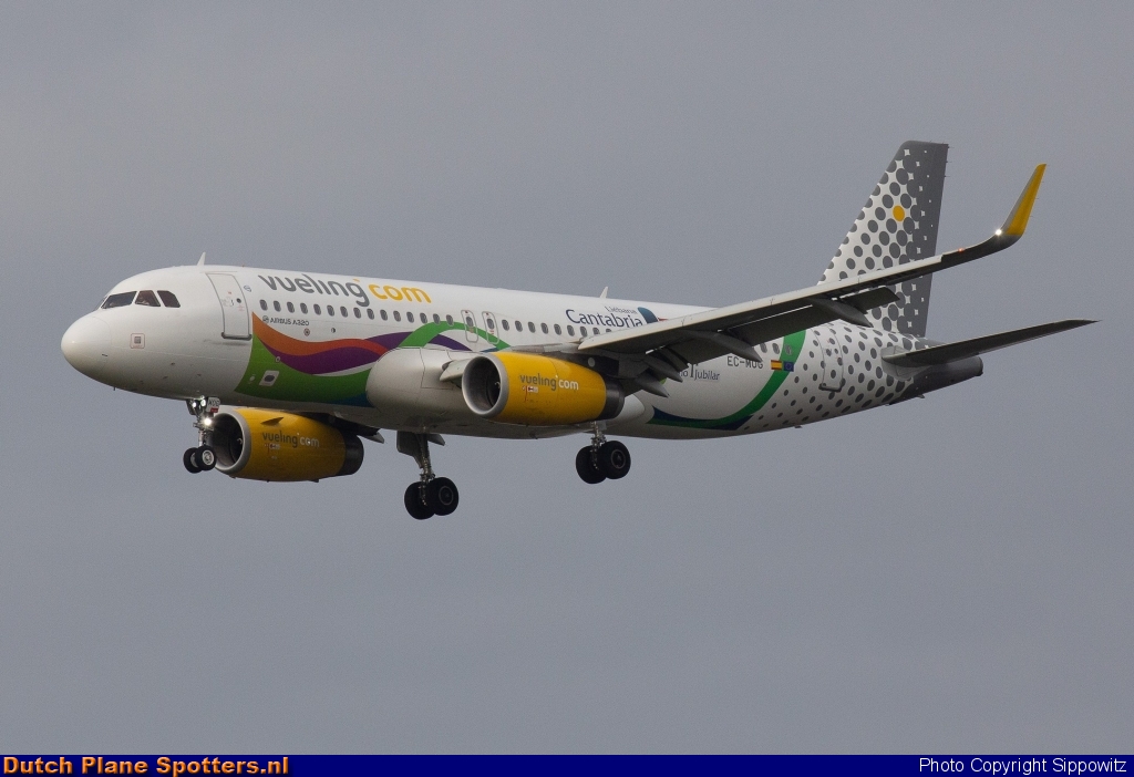 EC-MOG Airbus A320 Vueling.com by Sippowitz