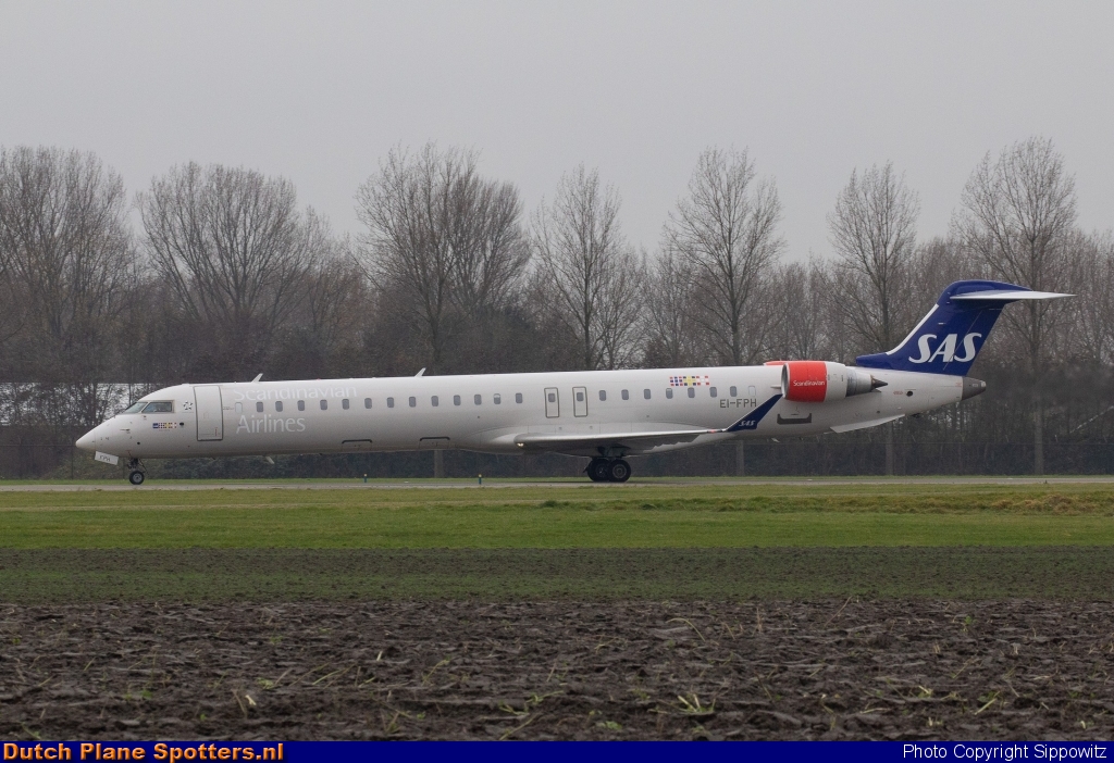 EI-FPH Bombardier Canadair CRJ900 SAS Scandinavian Airlines by Sippowitz