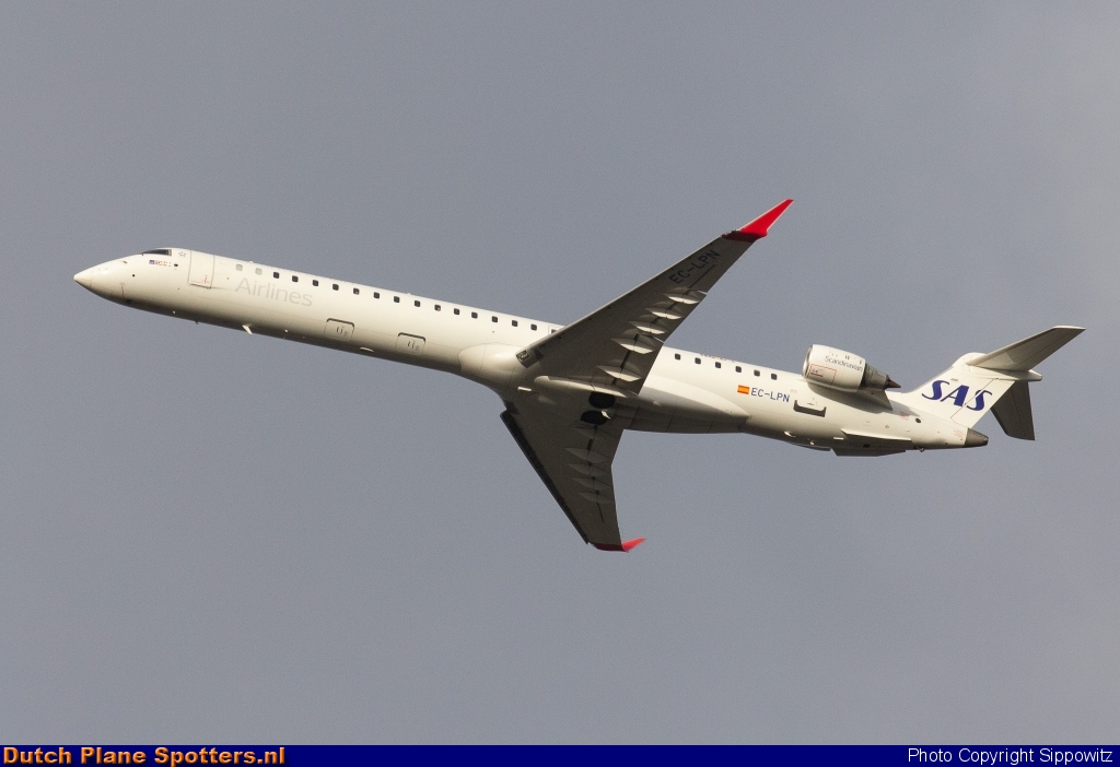 EC-LPN Bombardier Canadair CRJ1000 SAS Scandinavian Airlines by Sippowitz