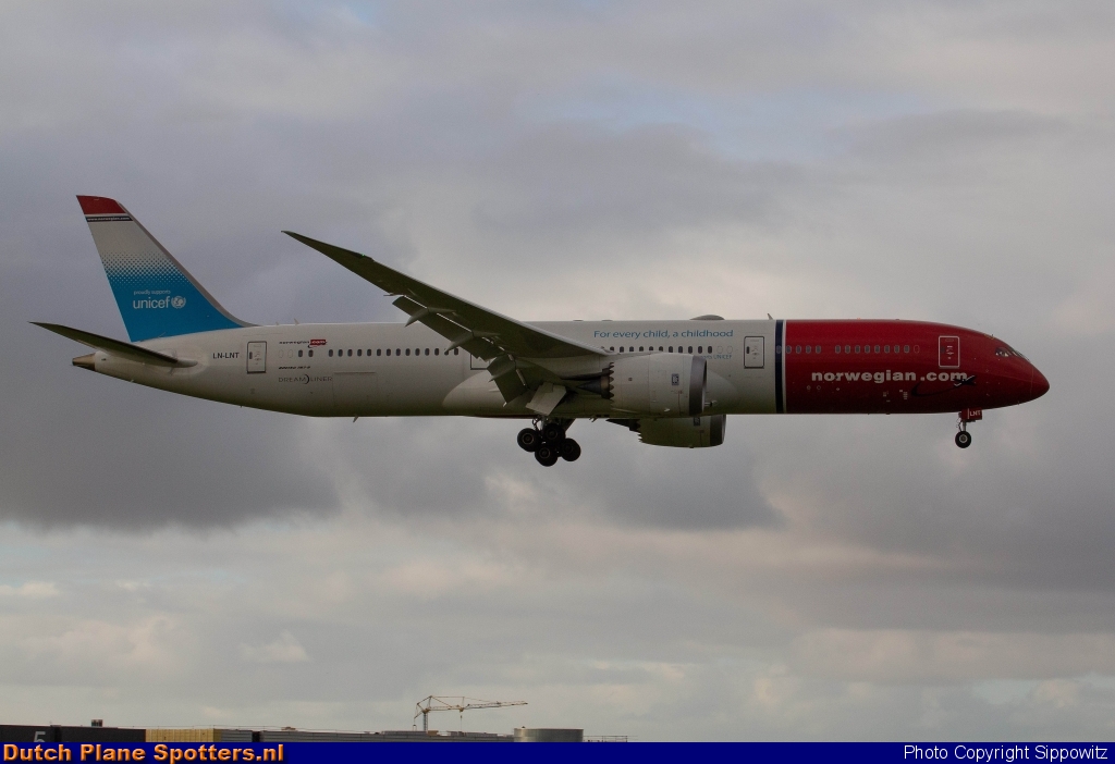 LN-LNT Boeing 787-9 Dreamliner Norwegian Long Haul by Sippowitz