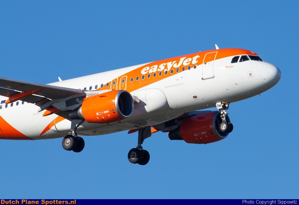 G-EZDM Airbus A319 easyJet by Sippowitz