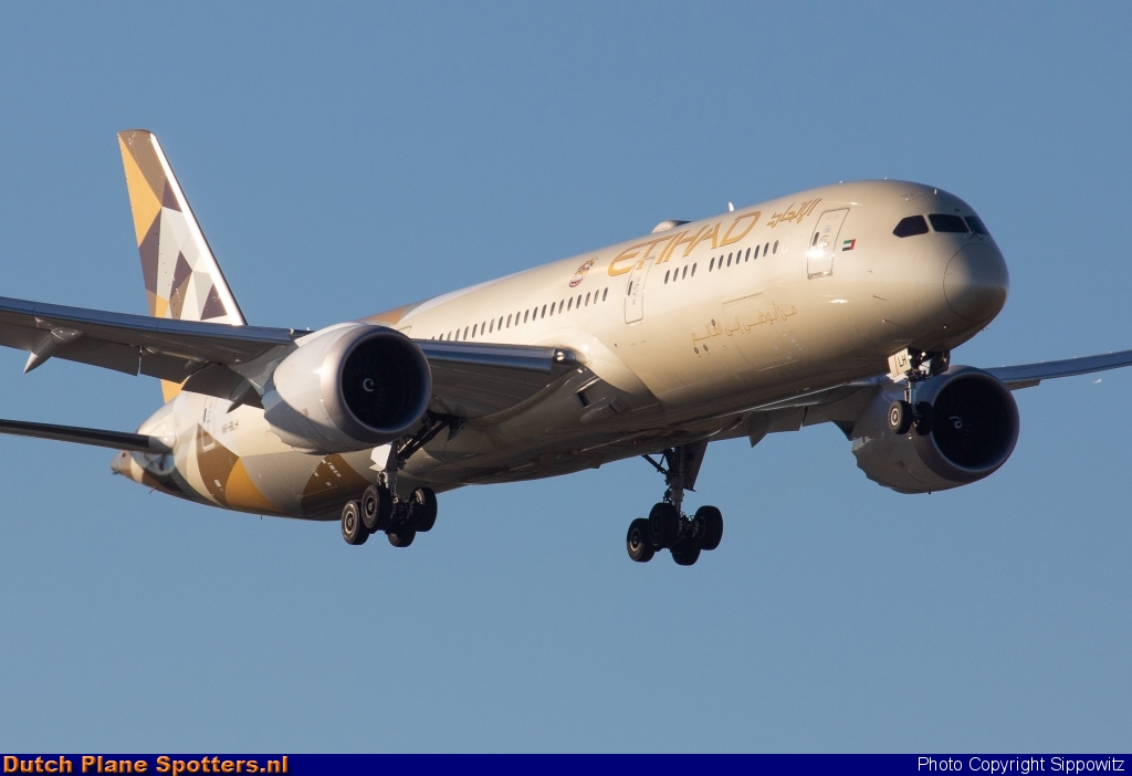 A6-BLH Boeing 787-9 Dreamliner Etihad by Sippowitz