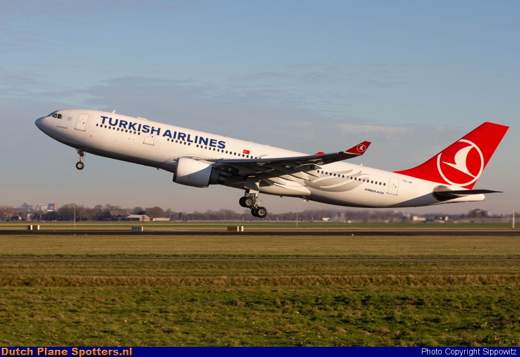 TC-JIP Airbus A330-200 Turkish Airlines by Sippowitz