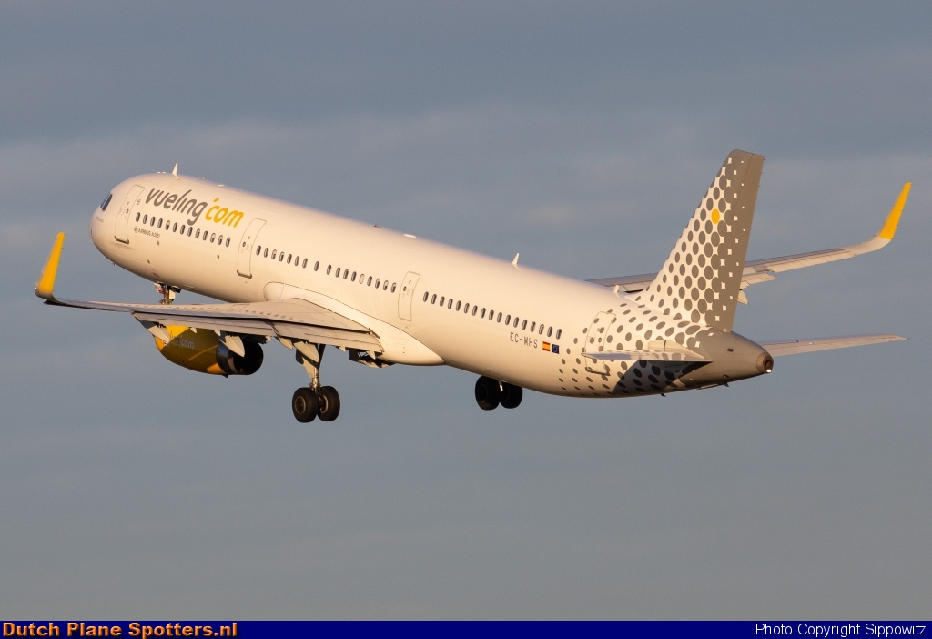 EC-MHS Airbus A321 Vueling.com by Sippowitz