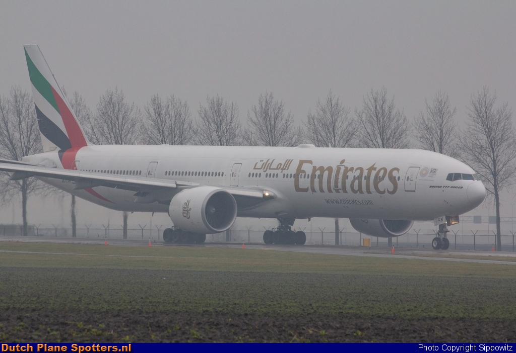 A6-EPM Boeing 777-300 Emirates by Sippowitz