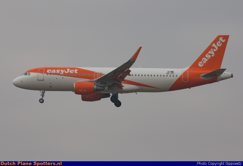 OE-IVT Airbus A320 easyJet Europe by Sippowitz