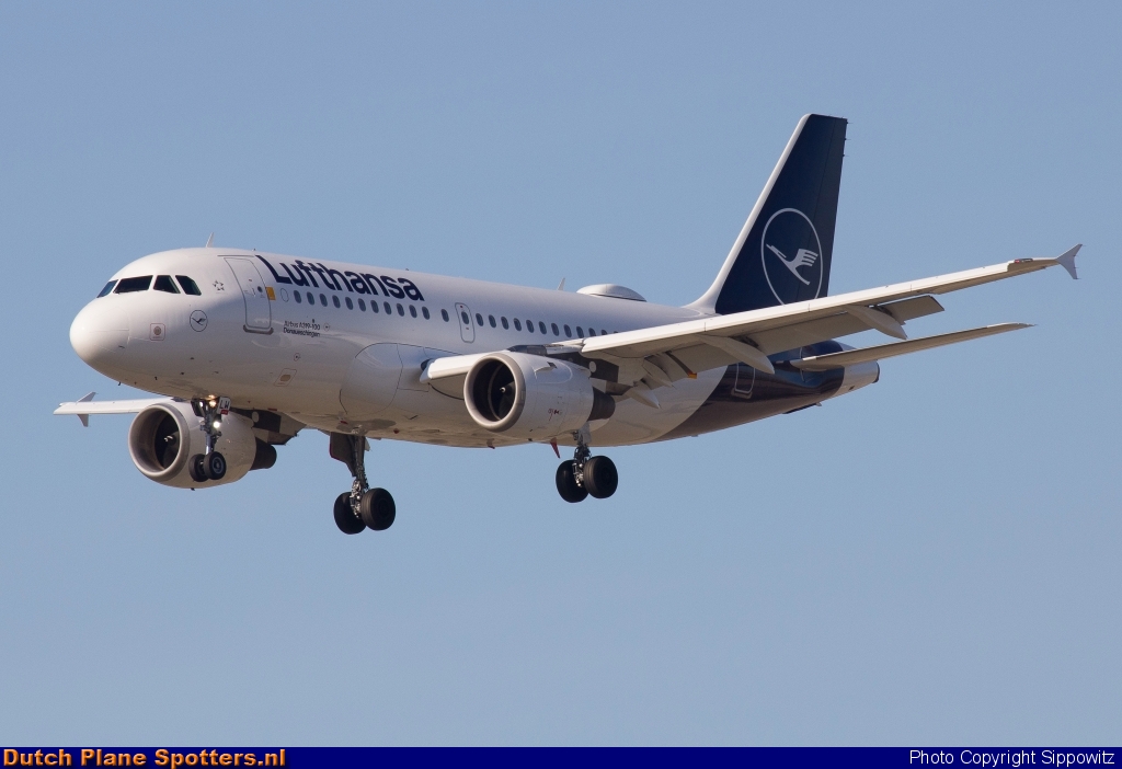D-AILW Airbus A319 Lufthansa by Sippowitz