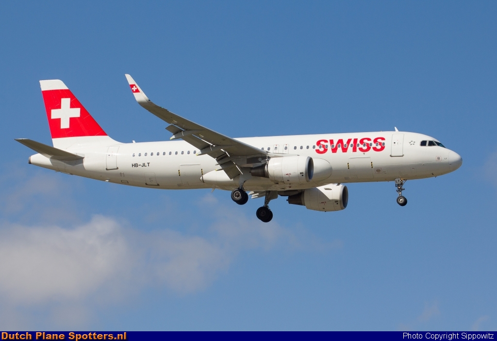 HB-JLT Airbus A320 Swiss International Air Lines by Sippowitz