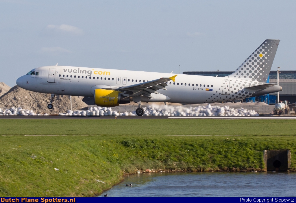 EC-KDX Airbus A320 Vueling.com by Sippowitz