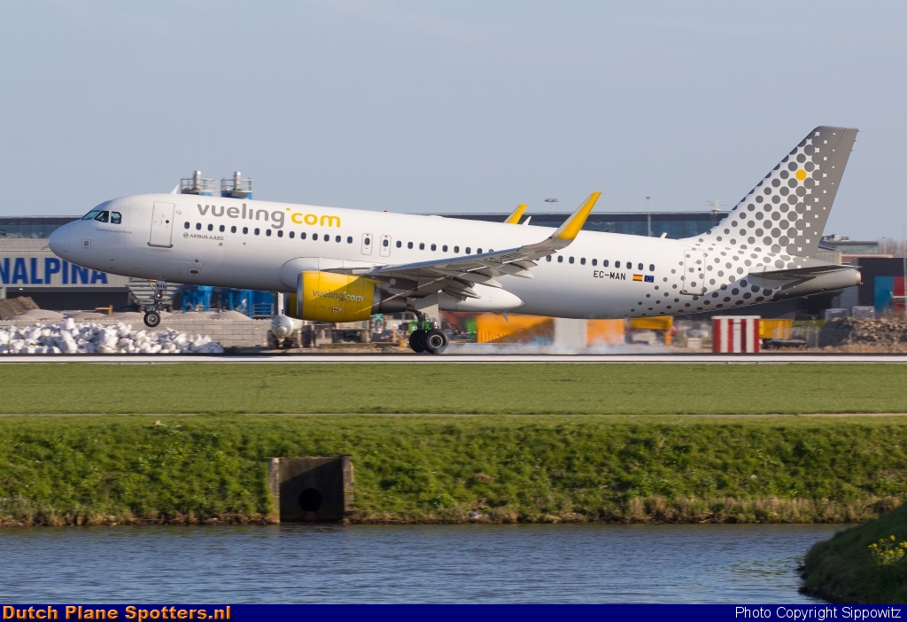 EC-MAN Airbus A320 Vueling.com by Sippowitz