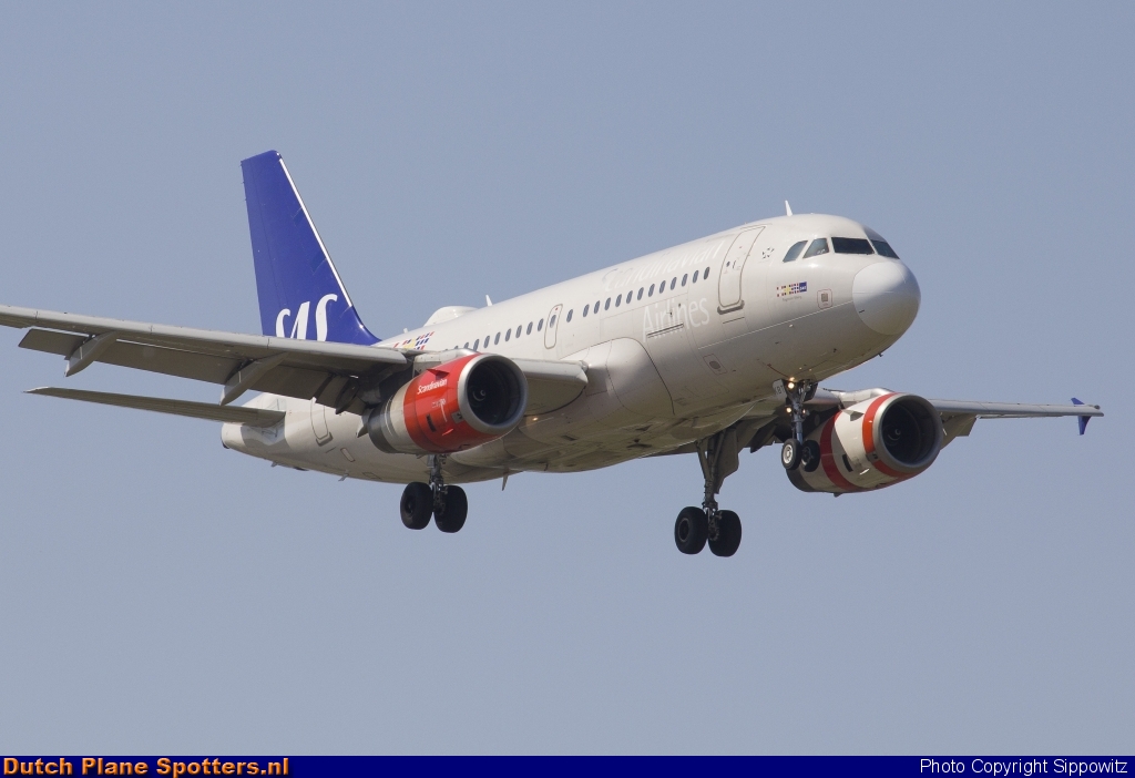 OY-KBT Airbus A319 SAS Scandinavian Airlines by Sippowitz