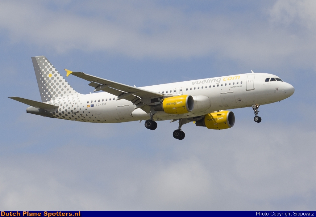 EC-JSY Airbus A320 Vueling.com by Sippowitz