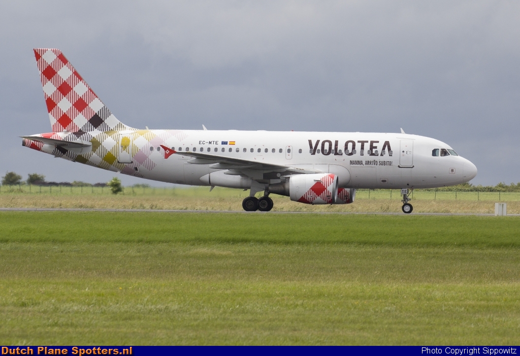 EC-MTE Airbus A319 Volotea Airlines by Sippowitz